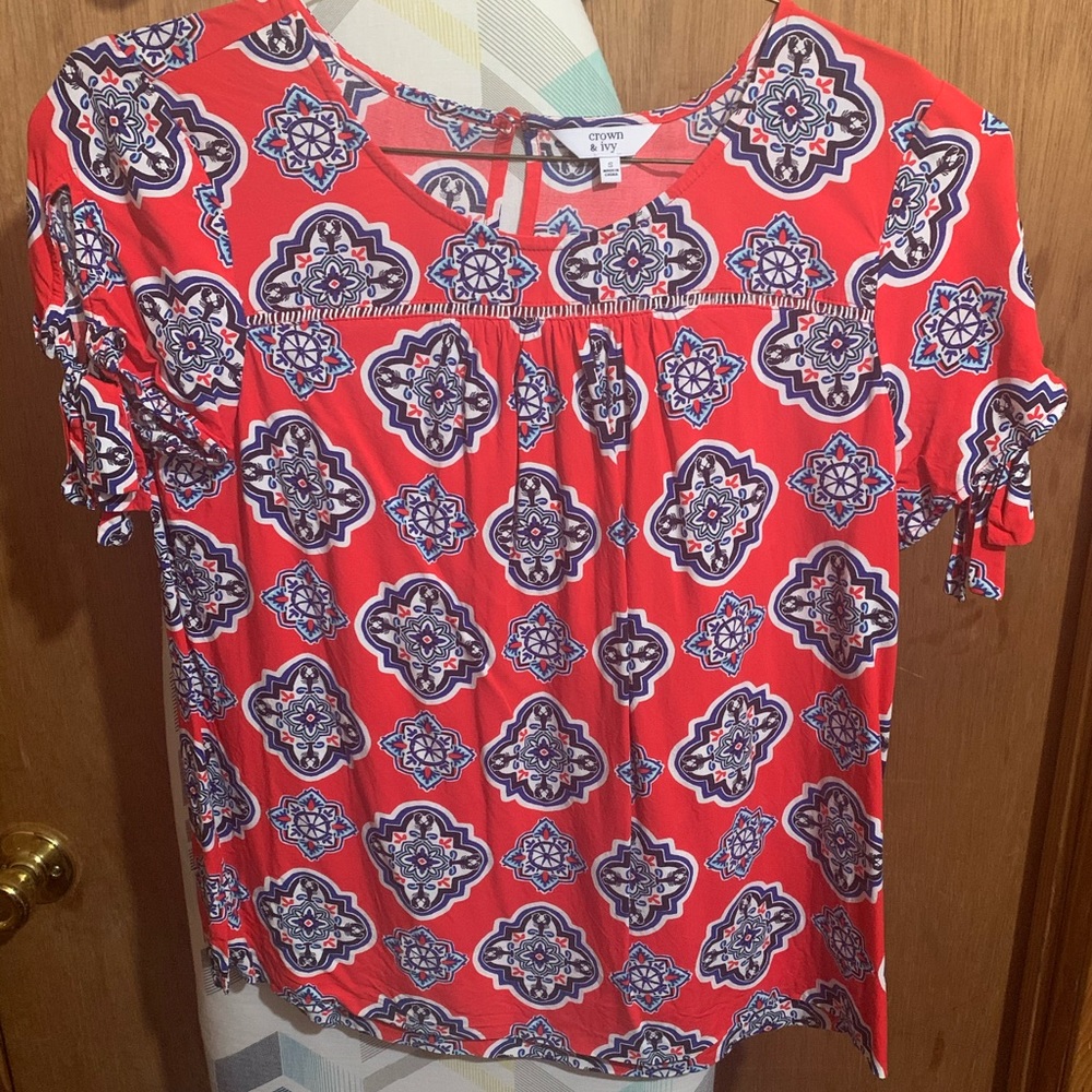Crown & Ivy red short sleeve with design